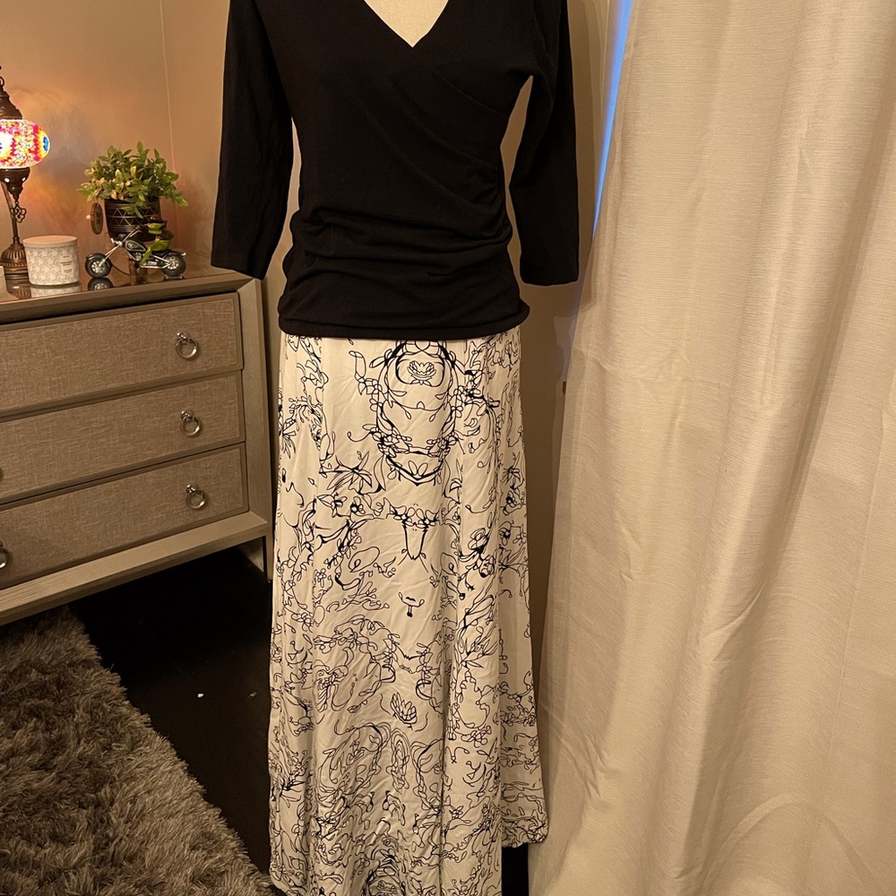 Soft surrounding long skirt
